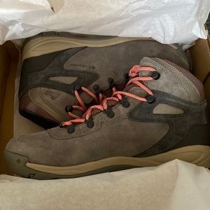 NWT Columbia Women’s Newton Ridge™ Plus Waterproof Amped Hiking Boot